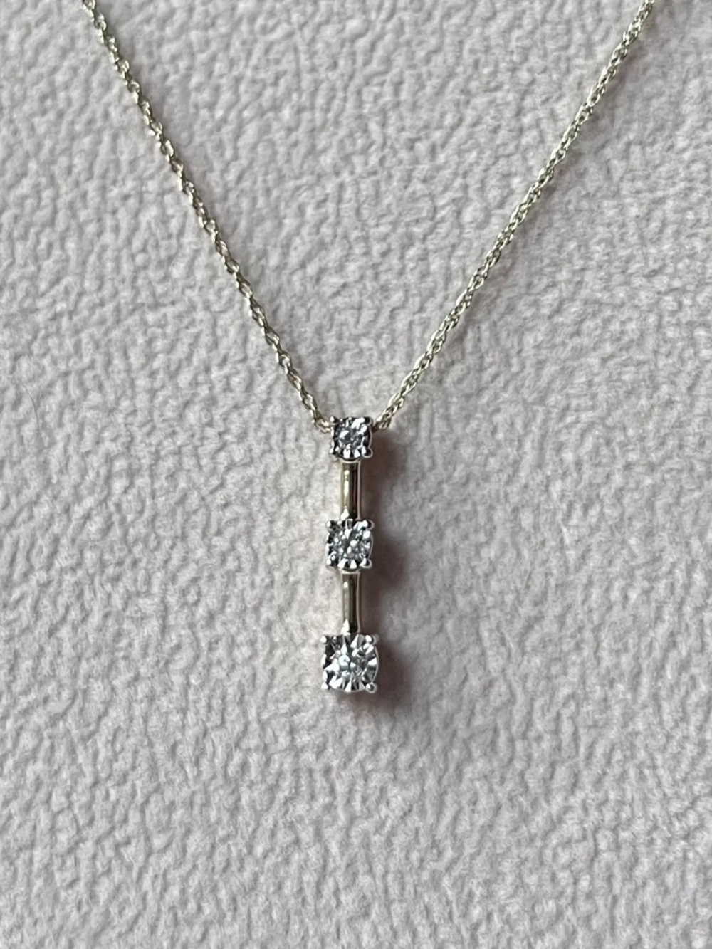 N083 | Genuine Diamond 3 Stone Drop Pendant Necklace